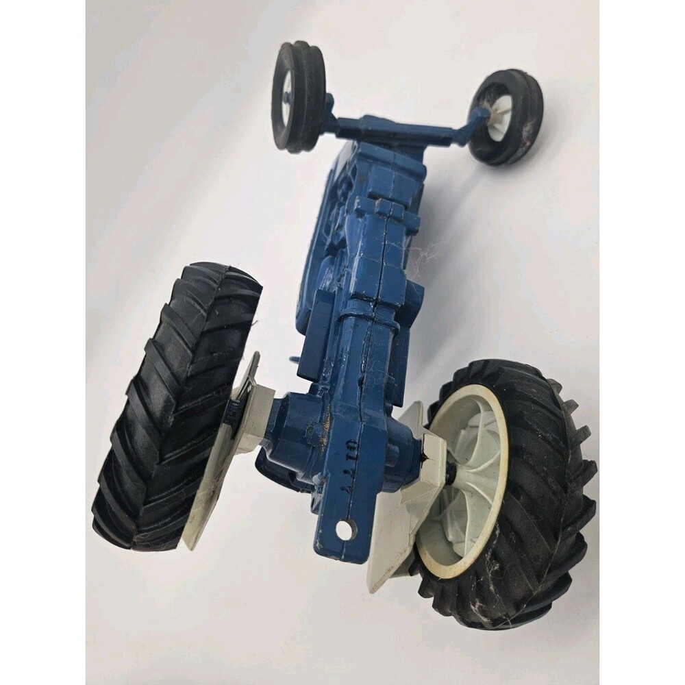 Vintage Ford 4000 1/12 Scale Diecast Blue Farm Tractor And Wagon - Picture 5 of 5